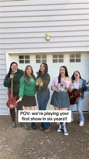 Cimorelli on Instagram: "COME SEE US IN NASHVILLE ON DECEMBER 11TH!! TICKET  IN OUR BIO!"