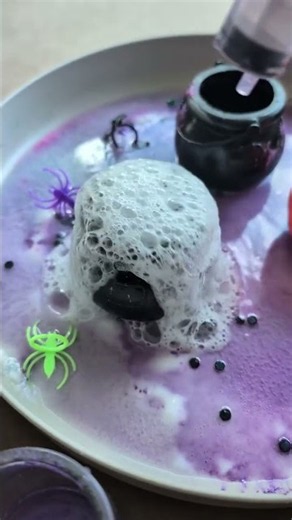 Bubbly Preschool STEAM Activity for Halloween #kidsactivities #toddleractivities