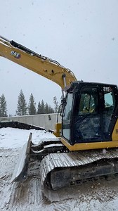 Snow or sun, you can count on the 315 to get the job done. 💪 📷: Big Sky Land Management | Cat Construction