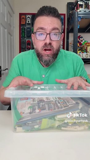 Building the Retired LEGO Modular Brick Bank