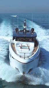 The Majesty 111 revolutionises the traditional superyacht aesthetic, redefining the market with its exceptional features. It offers an abundance of everything you adore and anticipate from a Majesty superyacht: unparalleled innovation, vast spaces, abundant natural light, and, above all, an unmatched level of luxury. Majesty 111 – новый взгляд на традиционную суперъяхту, призванный переосмыслить рынок. Это совершенно новый уровень, квинтэссенция всего, что вы любите и чего ожидайте от суперъяхты