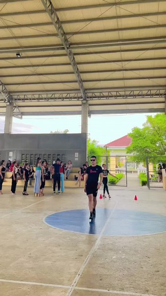 Modeling Walk Techniques for Catwalk Success