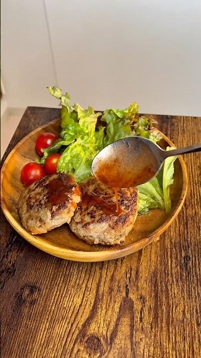 肉汁あふれる『本格デミグラスハンバーグ』 🍳「おうちのハンバーグ、ソースの味が決まらない…」「洋食屋さんみたいなコクのあるデミグラスソースを作りたい！」😋