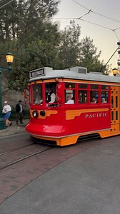 Red Car Trolley at Disney California Adventure | Streaming the Magic