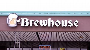 Mike Wendt visits Braintree Brewhouse for draft beers, bar pizza and good times. Catch the encore presentation of our South Shore episode this Thursday at 4pm on NESN. | Wicked Bites