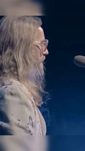 Cazador de Música on Instagram: "🎹✨ Supertramp – “Goodbye Stranger” (Live in Paris, 1979) ✨🎹 A stunning live performance from Paris, 1979, capturing Supertramp at the height of their global success. Goodbye Stranger shines on stage with its sleek groove, sharp lyrics, and flawless execution. The song comes from the iconic album Breakfast in America (1979) — one of the most successful albums in rock history. Rick Davies takes the lead vocals, while Roger Hodgson’s distinctive backing vocals add