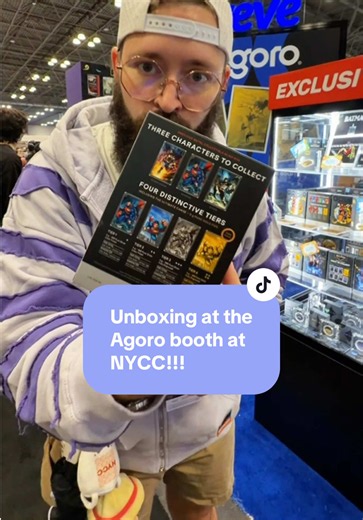 Checking out the newest DC Comics collection from @Agoro here at @New York Comic Con #dccomics #batman #superman #Unboxing #blindbox