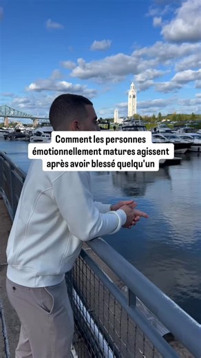 Salim Eren | Coach relations femme on Instagram: "Tout le monde blesse. Un jour ou l’autre. Même sans le vouloir. Mais ce qui fait la différence… c’est ce qui vient après. Une personne immature ? Elle nie. Elle minimise. Elle retourne la situation. « Tu exagères. » « C’était pas méchant. » « T’es trop sensible. » Elle fuit la responsabilité. Elle protège son ego. Elle te laisse porter le poids seule. Une personne émotionnellement mature ? Elle écoute. Vraiment. Sans couper. Sans se défendre. Ell