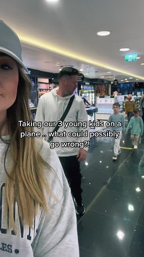 The chewing gum was just 👌🏼😂 #flyingwithkids #holidayswithkids #kidsvacation #familyholiday