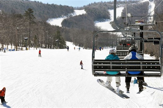 This Virginia Resort Is the Perfect Family Winter Getaway—With Affordable Lift Tickets, an Indoor Water Park, and a Scenic National Park Nearby