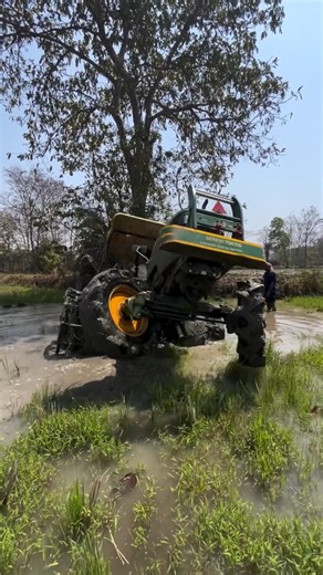 john deere 4wd tractor 5045D new model ll tractor in mud field ll