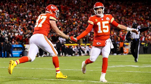 Mahomes delivers clutch 14-yard TD pass to Kelce on fourth-and-1 in red zone