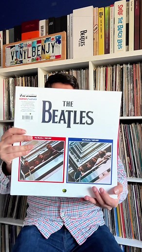 My colored vinyl set of The Beatles’ 𝟏𝟗𝟔𝟐-𝟏𝟗𝟔𝟔 (The Red Album) and 𝟏𝟗𝟔𝟕-𝟏𝟗𝟕𝟎 (The Blue Album) has arrived! The vinyl is beautiful, the newly remixed songs are amazing, and I love the extra songs that were added to these iconic compilations. What do you think of it, so far? #TheBeatles ❤️💙