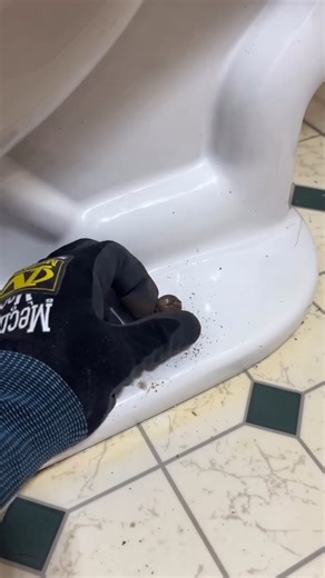 Liquilock makes toilet swaps so much easier 🤘 @plumbhero1 with the rusty toilet service #plumber #plumbing #oatey #service | Oatey