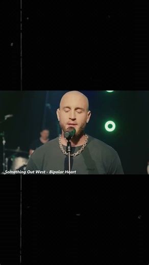 Как сын Тома Хэнкса за счет денег отца пытался стать успешным рэпером?