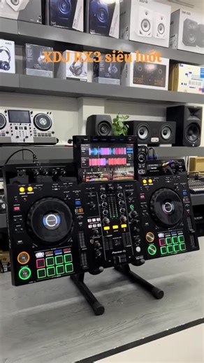 Compact DJ Controller with Dual USB: Enhance Your Live Remixes