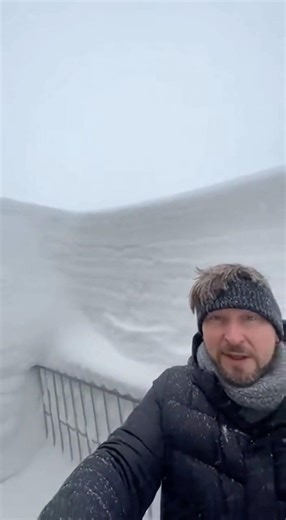 Снега по 5 этажей! Балконы засыпало до пятого этажа 😳