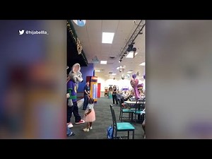 Mom speaks out after she says Chuck E. Cheese ignored daughter | ABC7