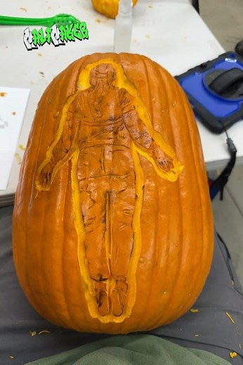 Stranger Things “Max Levitating” Pumpkin – Transfer Success 🎃 #PumpkinCarving #Halloween #diy