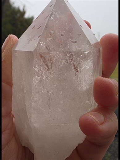 Tried to get my cousin addicted to digging for crystals in Arkansas 🤩 Did it work @LisaCowens? @roncolemanmining #crystals #rockhound #quartz #arkansas #findthem