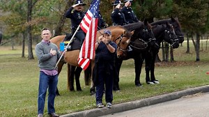 Crowd gathers in Memorial Park to see President Bush's motorcade