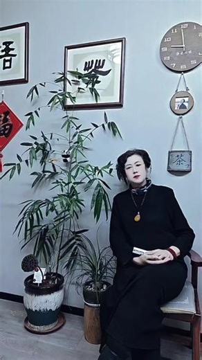 六色灵芝的作用一，抗肿瘤自身免疫功能低下或失调，是肿瘤之所以会发生并扩展的重要原因，灵芝是最佳的免疫功能调节和激活剂，灵芝可以通过促进白细胞介素-2的生成，成为抗肿瘤防癌及癌症辅助治疗的优选药物二，保肝解毒灵芝对多种理化及生物因素引起的肝损伤有保护作用。促进肝脏对药物，毒物的代谢，可用于治疗慢性中毒，各类慢性肝炎，肝硬化，肝功能障碍。三，对心脑血管系统的作用临床试验表明，灵芝可有效地扩
