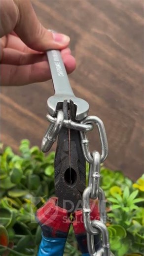 How to open a chain the easy way#ChainHack #ToolTricks #MetalWorkTips #DIYFixes