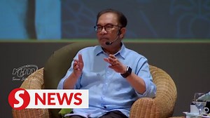 The quota system at public universities in the country will be retained but students from all races who excel in their studies will get places in institutes of higher learning, said Prime Minister Datuk Seri Anwar Ibrahim at the Temu Anwar programme at Universiti Utara Malaysia in Kedah on Saturday (July 8 ). Read more at https://rb.gy/g00d4 WATCH MORE: https://thestartv.com/c/news SUBSCRIBE: https://cutt.ly/TheStar LIKE: https://fb.com/TheStarOnline | The Star