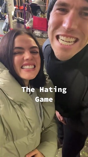 Lucy Hale y Austin Stowell: ¿Una Pareja Real?