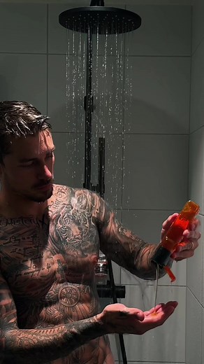 I betalt samarbete med @L’Oréal Paris kommer här min morgonrutin för att få en energi-kick direkt! Enkel och bra rutin som ger fukt och pigghet till huden. #LorealMen #MenExpert #HydraEnergetic #PrepToPlay