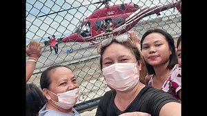 MAYOR INDAY SARA DUTERTE, SURPRESANG NIBISITA SA DAVAO CITY COASTAL ROAD LOOK: Daw dili masukod ang kalipay sa mga tao na gisugat ang kalit na pagtungha ni Vice Presidential aspirant Mayor Inday Sara Duterte diin mitugpa kini sa may Isla Suerte sa Davao City Coastal Road sakay sa chopper kaganinang buntag. Nakig-meet and greet usab si Mayor Inday sa mga residente sa maong lugar. Wala usay gipagula na impormasyon kung unsa ang tuyo sa Mayor sa sorpresa o kalit na pagbisita niini. Video and photos