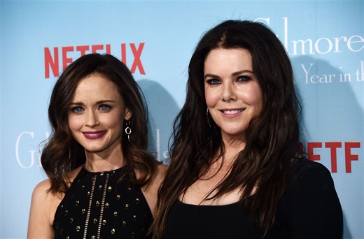 "Either way, it’s juicy" - Lauren Graham shares her theory on who is the father of Rory Gilmore's child in Gilmore Girls