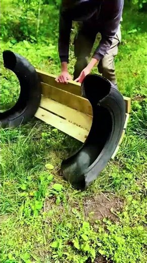 Combining wood and old tires to create a practical bench