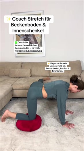 ✨ Mobilisiert die Wirbelsäule Wirbel für Wirbel und bringt mehr Geschmeidigkeit in Rücken und Becken ✨ Mit der Ausatmung sanfte Aktivierung der Beckenbodenmuskulatur, mit der Einatmung bewusstes Lösen ✨ Das gestreckte Bein setzt einen faszialen Reiz über die Innenschenkel – sie sind direkt mit dem Beckenboden verbunden ✨ Unterstützt die Durchblutung, löst Spannungen im Beckenraum und kann emotionale Entlastung schenken ✨ Fördert Körperwahrnehmung, Atemfluss und eine feine Verbindung zwischen Bew