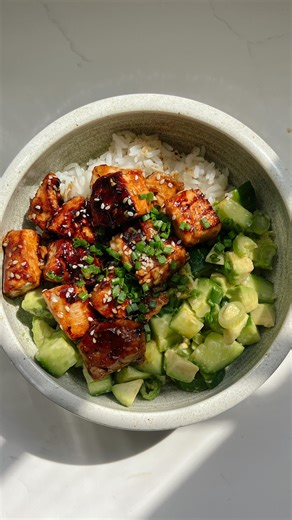 Emma Kula on Instagram: "let’s make STICKY SESAME SALMON BOWLS ✨ this is part 3 of IN A BOWL, a series where we’re packing all of our protein, veggies + carbs into one delicious bowl meal because imo this is the superior way to eat. it was only a matter of time before I included one of my signature salmon bowls in this series, so today we’re doing a sticky sesame version that has SO much flavor and makes the perfect weeknight dinner. I still use this salmon cooking method on a weekly basis (not