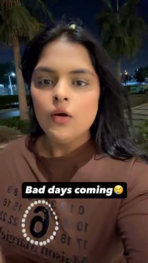 YASHIKA | Crypto Educator on Instagram: "Why are central banks buying record amounts of gold? Because currency is no longer neutral. When money becomes a weapon, smart nations diversify. Gold in the physical world. Bitcoin in the digital world. #CryptoEducation #BitcoinIndia #GoldReserves Crypto is a highly volatile and unregulated market. The information provided here is for educational purposes only and should not be considered as financial advice. Please conduct your own research and consult