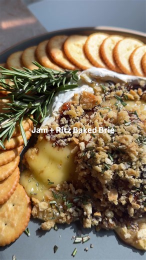Baked Brie with Jam & Ritz Crackers — Easy Fall Appetizer