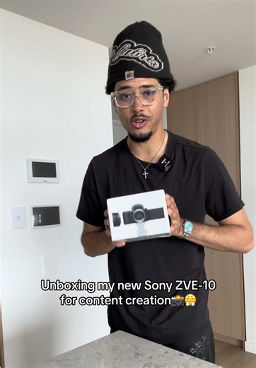 Unboxing the Sony ZVE-10 Camera for Creators