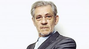 Watch Extras Season 2 Episode 5 - Ian McKellen