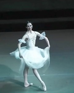 So beautiful and delicate 💖 Olesya Novikova in "Raymonda" | Ballerina de Tutu