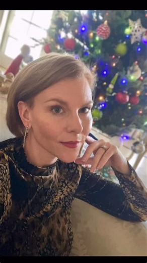 💪🧡💜🖤 It is already time to bid adieu to Optimistic October. And with so, comes what I am calling New Beginnings November. ✨Let the 11th month provide its special kind of magic as we are thrust (whether we’re ready or not) once more into the holiday season.✨ Say “yes” to that new scary adventure, welcoming the endless possibilities with open arms. Share time and space with your loved ones. Trust your journey, practice gratitude, and most importantly, fall in love with yourself to find your in