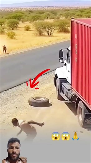 بين صحراء الرعب 😱 وضبع يهدد حياة رجل ظهر لطف الله ☝️🤲 فأنقذه كلبه المخلص 🐾#shorts