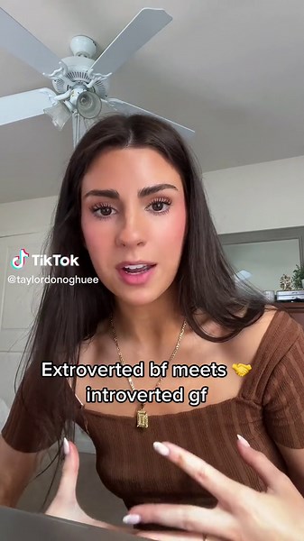 Extroverted Boyfriend and Introverted Girlfriend Relationship Dynamics