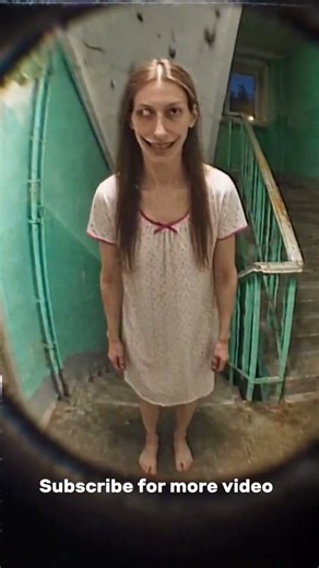 She Recorded Her Neighbor Acting Strange… Then She Knocked. Would You Open the Door? 😳