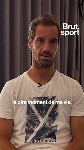 "Si je joue à cet âge-là, c'est pour ces émotions." À 37 ans, on le voit peut-être pour la dernière fois à Roland-Garros. Son enfance sous les projecteurs, son match à 16 ans face à son idole Marat Safin… Pour Brut, Richard Gasquet revient sur les moments forts de sa longue carrière. | Brut