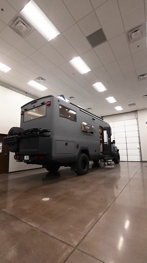 Another day, another delivery 🤟 —Congrats to the new owners of SX-18, see you out on the trails! .⁣ .⁣ .⁣ #earthroamer #adventuretime #offroad4x4 #expeditionvehicle #campinglife #overlanding #4x4life #4x4trucks #vanlife #vanlifeadventures #luxuryvehicles #boondocking