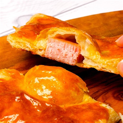 【パイシートが神すぎる】ひっくり返さない！？タタン風ベーコンタルトレシピ / Bacon Tarte Tatin レシピはこちら！https://www.buzzfeed.com/jp/hirokoyuasa/bacon-tarte-tatin | Tasty Japan