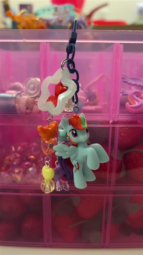 rainbow dash keychain! ☁️🌈⚡️ #mlp #mylittlepony #rainbowdash #keychain #keychainmaking