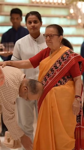 Ambani Family Celebrates Navratri at Antilia 👑🪔 | Grand Garba, Devotion & Festive Elegance ❤️✨