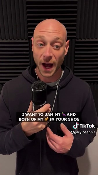 My cover of this John Valby classic has been chosen by y’all as the Christmas jingle of 2023 😅🙌🏻 #parody #parodies #remix #countrysinger #countrymusic